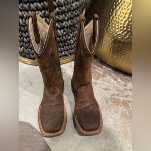 Cody James Nash Distressed Western Boots Brown Size 4 boys, or 6 in women